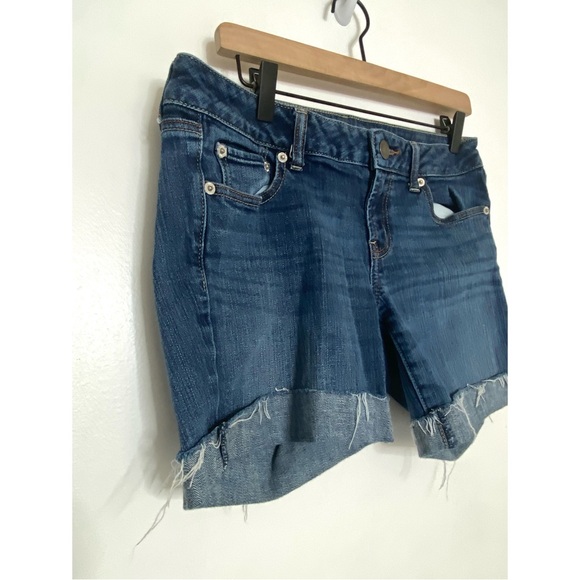 American Eagle Low Rise Favorite Boyfriend Mid Length Denim Shorts - Picture 9 of 13